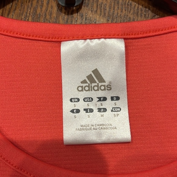 Adidas Women’s Salmon Colored Workout Tank Top Size Small - Picture 2 of 4